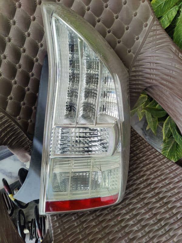 Toyota Prius 2011 model back light R side 0