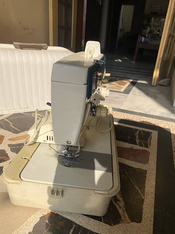 Singer Sewing machine 4