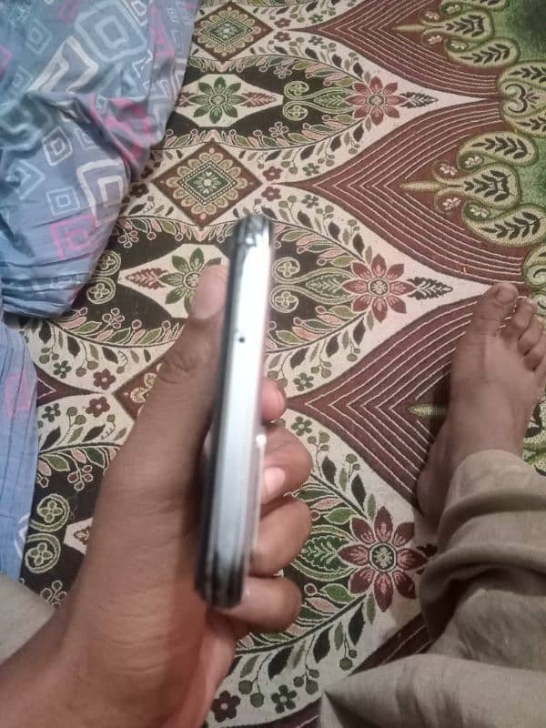 Vivo y21 All ok Only mobile and charger 7/10 Condition 1