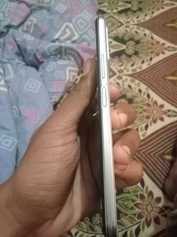 Vivo y21 All ok Only mobile and charger 7/10 Condition 2