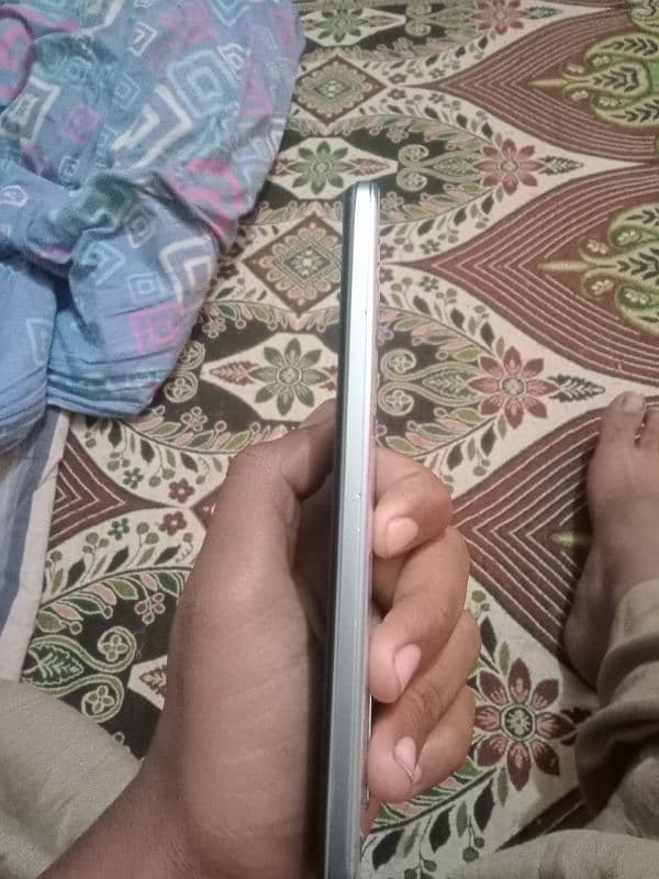 Vivo y21 All ok Only mobile and charger 7/10 Condition 4