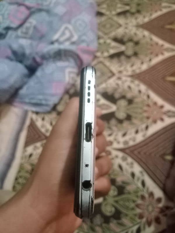 Vivo y21 All ok Only mobile and charger 7/10 Condition 6