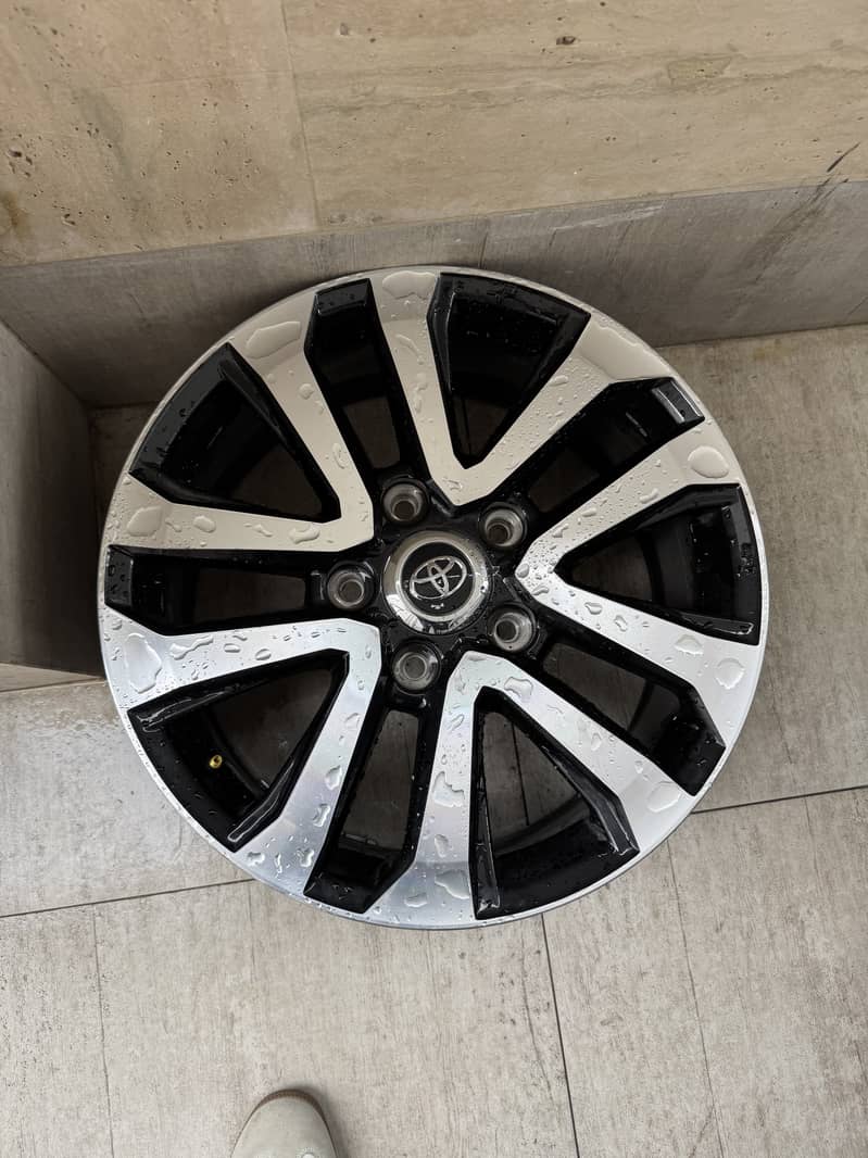 Toyota land cruiser ZX 20 inches Rims 2