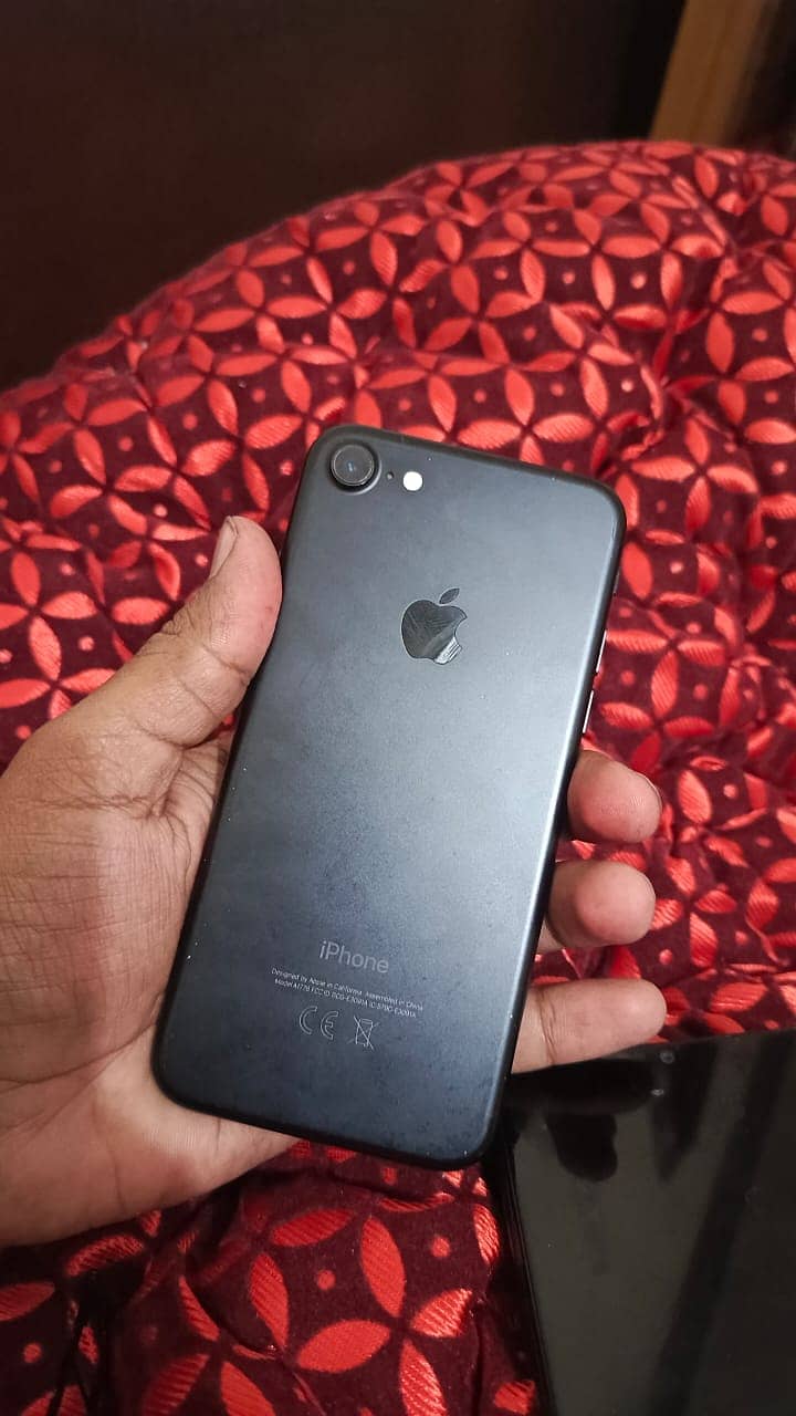 Apple iPhone 7 125 Gb Pta Approved (Water Pack) 3