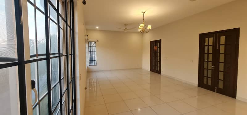 F-11/2: Main Margalla Road, Spacious Modern 3-Bedroom Upper Portion, Separate Gate, Rent Rs. 400,000/-, Per Month. 0