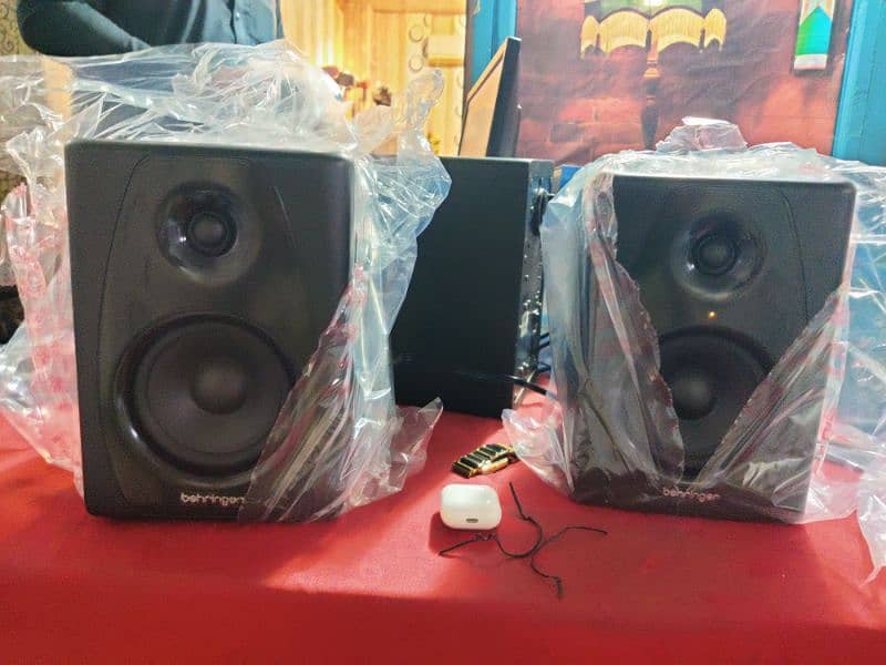 Studio Monitor speakers 1