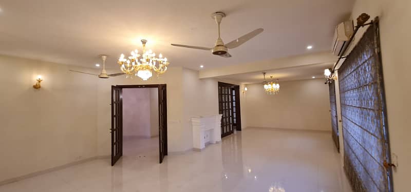 F-11/2: MARGALLA ROAD, 666 Yards MAGNIFICENT CORNER HOUSE, MODERN ARCHITECTURAL, TRIPLE STOREY, 9 Bedrooms, SUPERB/STRIKING LOCATION, Rent is Rs. 1200000/- Final, 5