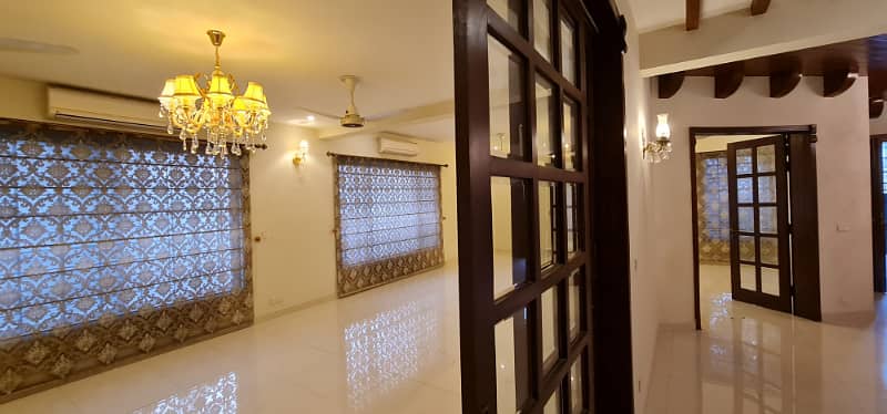 F-11/2: MARGALLA ROAD, 666 Yards MAGNIFICENT CORNER HOUSE, MODERN ARCHITECTURAL, TRIPLE STOREY, 9 Bedrooms, SUPERB/STRIKING LOCATION, Rent is Rs. 1200000/- Final, 8