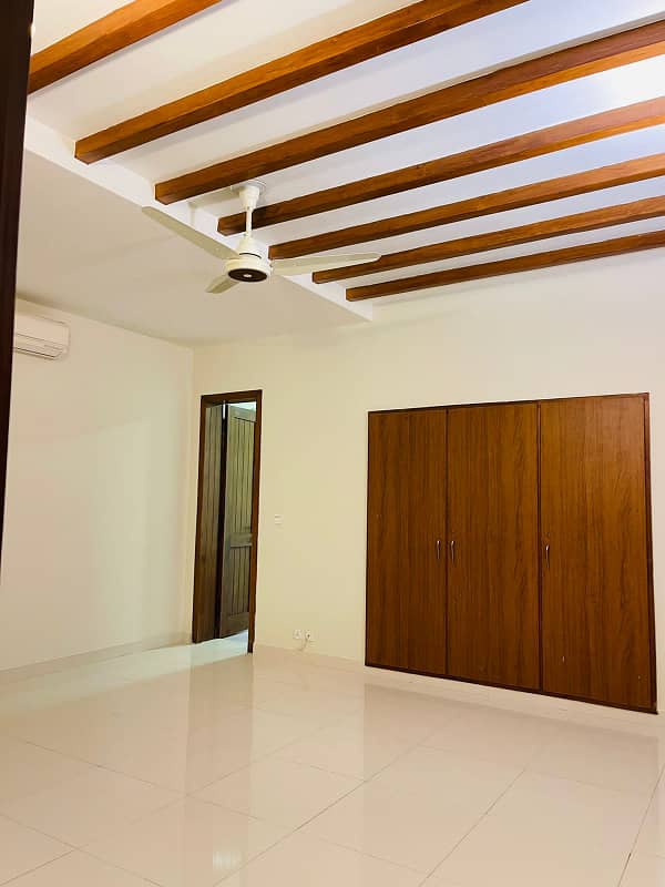 F-11/2: MARGALLA ROAD, 666 Yards MAGNIFICENT CORNER HOUSE, MODERN ARCHITECTURAL, TRIPLE STOREY, 9 Bedrooms, SUPERB/STRIKING LOCATION, Rent is Rs. 1200000/- Final, 11