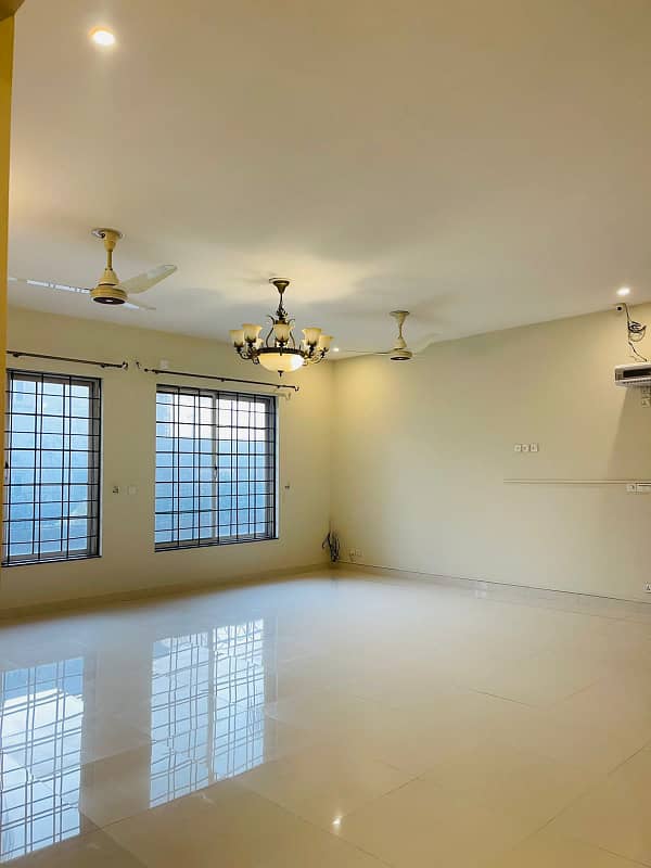 F-11/2: MARGALLA ROAD, 666 Yards MAGNIFICENT CORNER HOUSE, MODERN ARCHITECTURAL, TRIPLE STOREY, 9 Bedrooms, SUPERB/STRIKING LOCATION, Rent is Rs. 1200000/- Final, 23