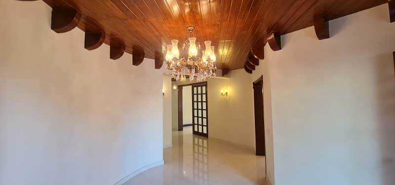 F-11/2: MARGALLA ROAD, 666 Yards MAGNIFICENT CORNER HOUSE, MODERN ARCHITECTURAL, TRIPLE STOREY, 9 Bedrooms, SUPERB/STRIKING LOCATION, Rent is Rs. 1200000/- Final, 41