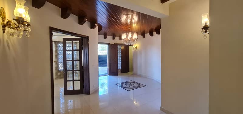 F-11/2: MARGALLA ROAD, 666 Yards MAGNIFICENT CORNER HOUSE, MODERN ARCHITECTURAL, TRIPLE STOREY, 9 Bedrooms, SUPERB/STRIKING LOCATION, Rent is Rs. 1200000/- Final, 43