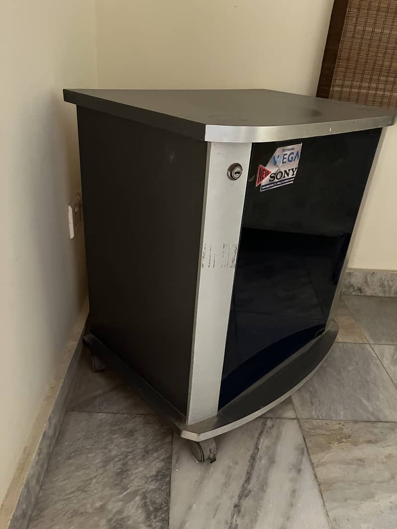 TV Trolley with cabinet + wheels 1