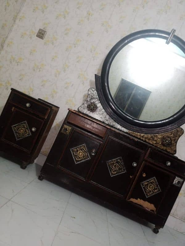 Dressing table with mirror and side table 2