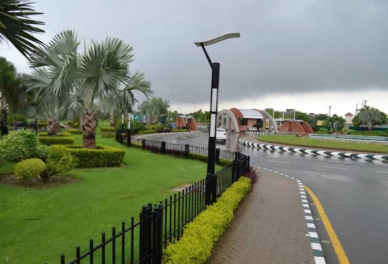 1 Kanal Top Location Plot For Sale In Sukh Chayn Gardens, Lahore 5