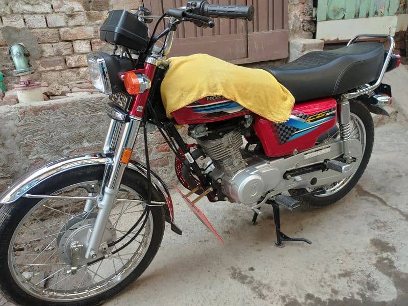 Honda 125 2024 red color 0