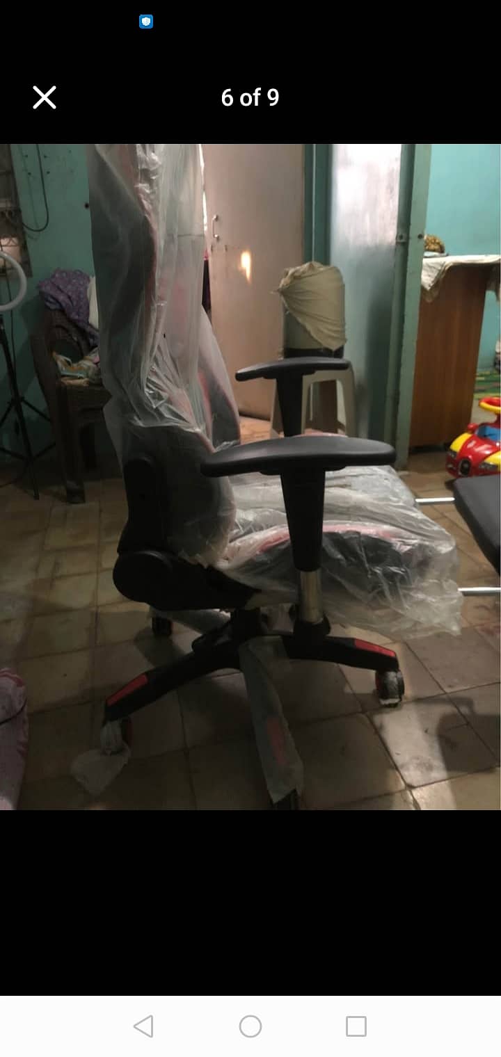 Global razor gaming chair with footrest almost new condition high qua 1