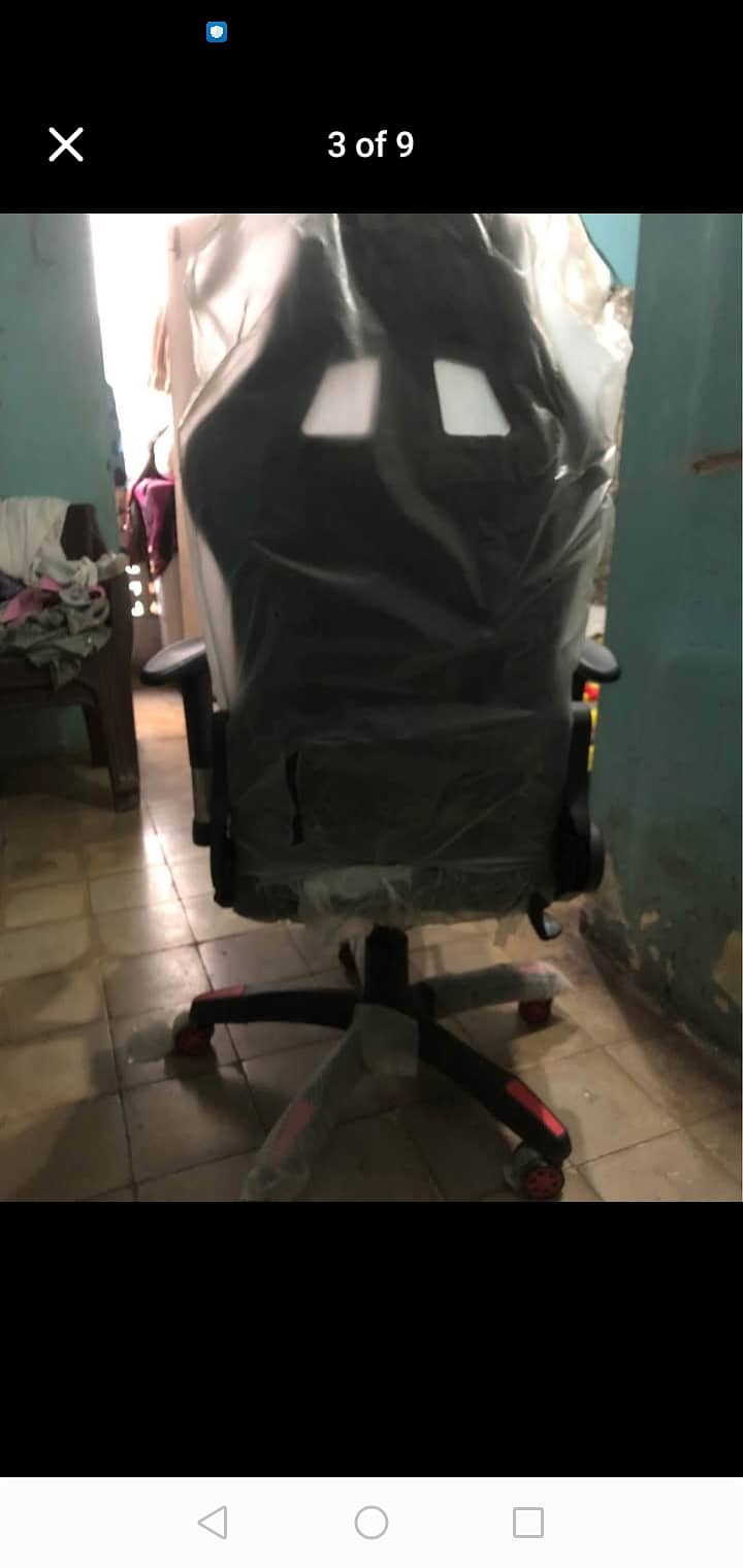 Global razor gaming chair with footrest almost new condition high qua 4