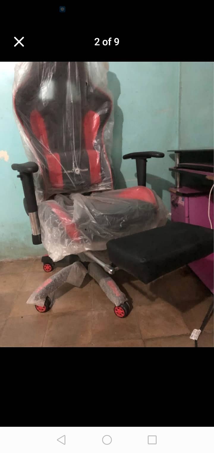 Global razor gaming chair with footrest almost new condition high qua 5