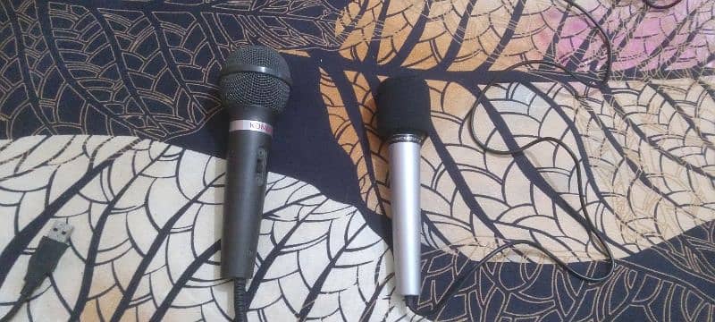 Orignal microphones bennytone and konami 2