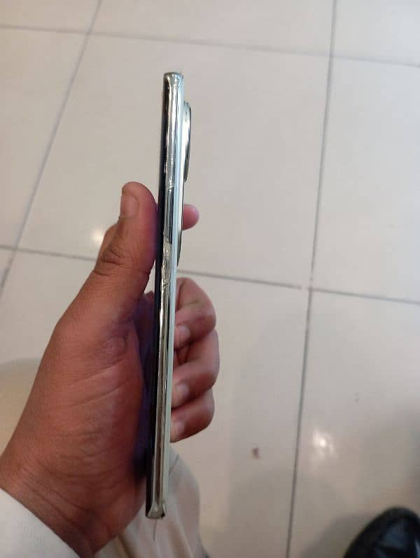 Vivo V 40 E 4