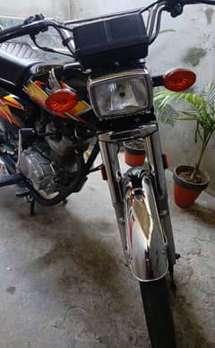 125 Honda new condition only 5700 km use