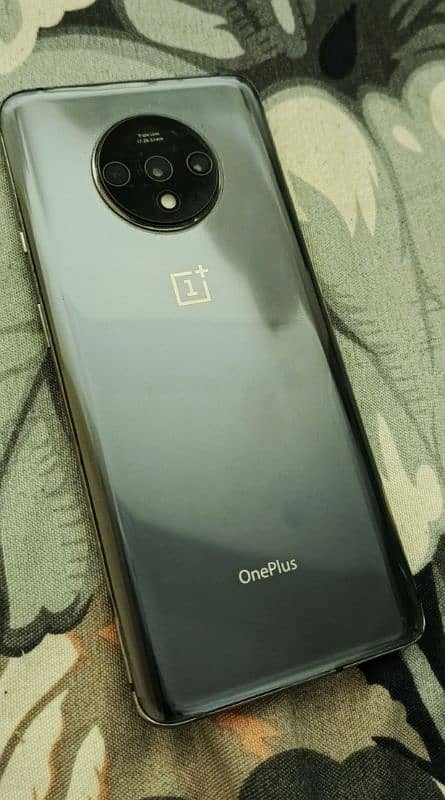 OnePlus 7T 10/10 with genuine charger 0