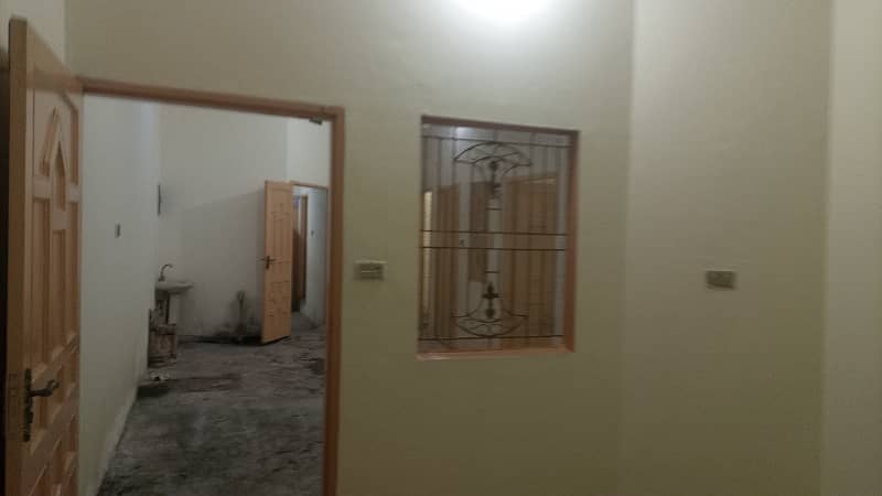 4.5 marla single story 4 rooms 2 washroom with gas bijli meter 3