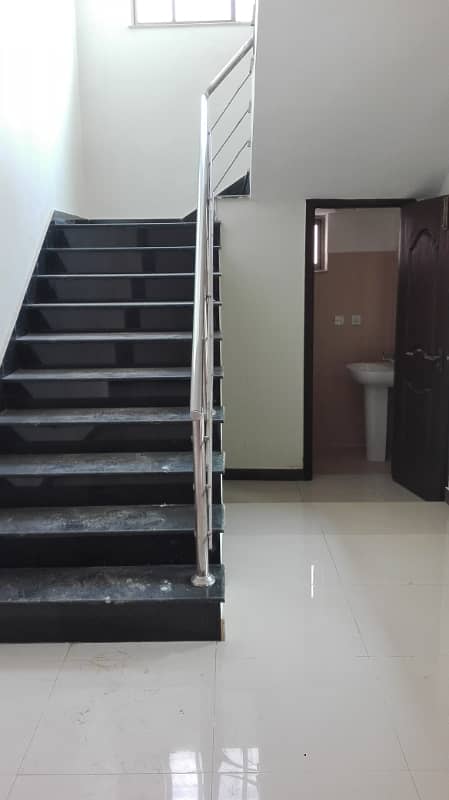 17 Marla 04 Bedroom Near To Park Brigadier House Available For Rent In Askari-10 Sector-F Lahore Cantt 1