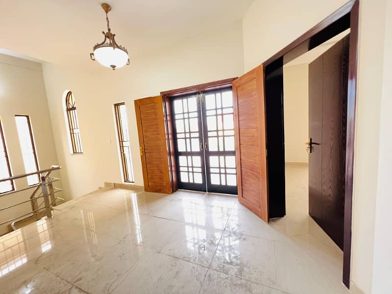 17 Marla Ideal Location Brigadier House Available For Rent In Askari 10 Sector-F Lahore Cantt 8