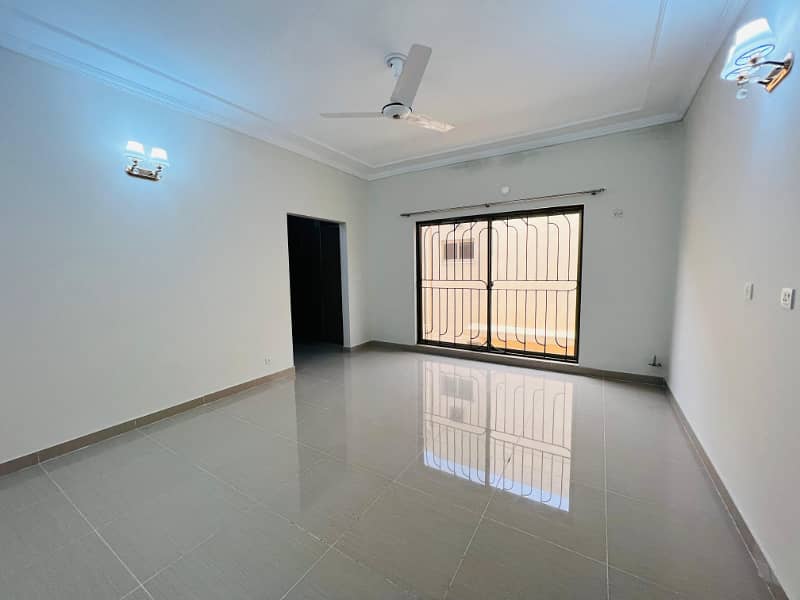 17 Marla Ideal Location Brigadier House Available For Rent In Askari 10 Sector-F Lahore Cantt 14