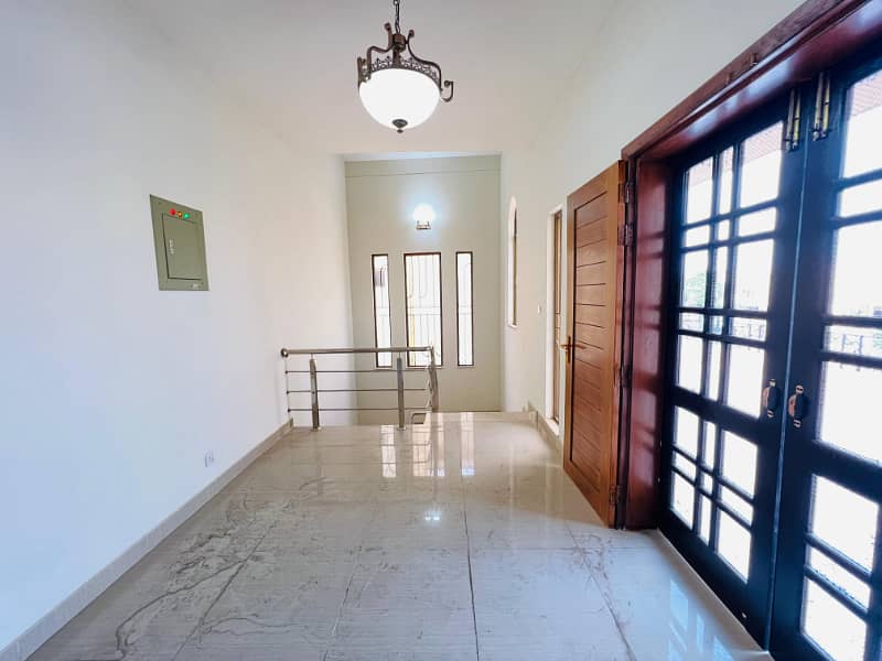 17 Marla Ideal Location Brigadier House Available For Rent In Askari 10 Sector-F Lahore Cantt 25