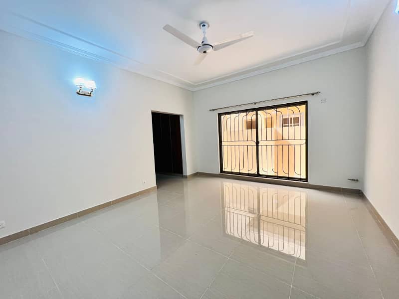 17 Marla Ideal Location Brigadier House Available For Rent In Askari 10 Sector-F Lahore Cantt 29