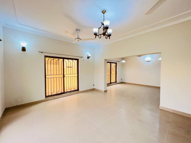 17 Marla Ideal Location Brigadier House Available For Rent In Askari 10 Sector-F Lahore Cantt 39