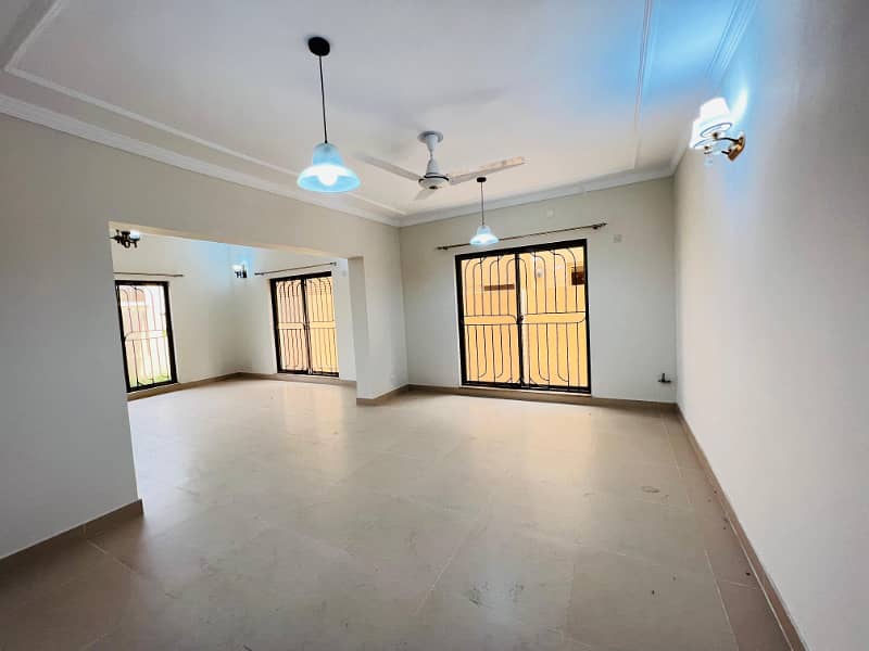 17 Marla Ideal Location Brigadier House Available For Rent In Askari 10 Sector-F Lahore Cantt 40