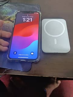 Iphone 11 pro 10/10 with original charger & wireless powerbank