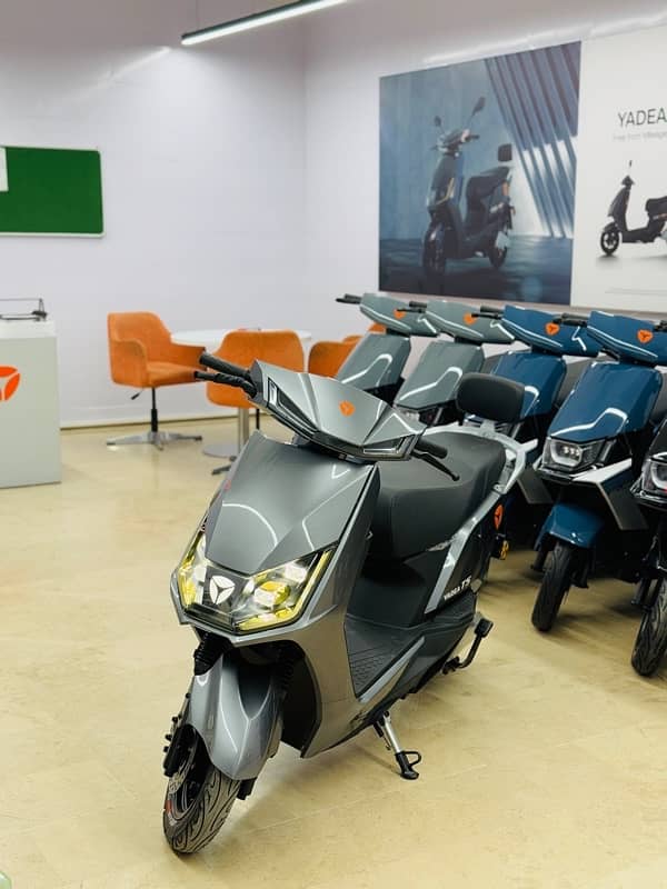 Yadea Electric Scooter Scooty Bike Vehicle T5/Ev Evee Aima Metro Revoo 2