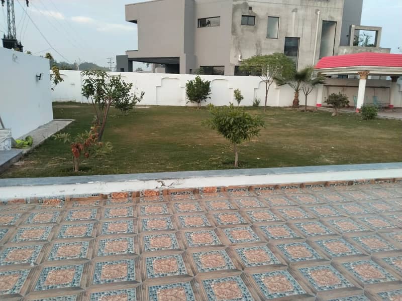 BANKERS AVENUE PLOT 9MARLA FOR SALE 2