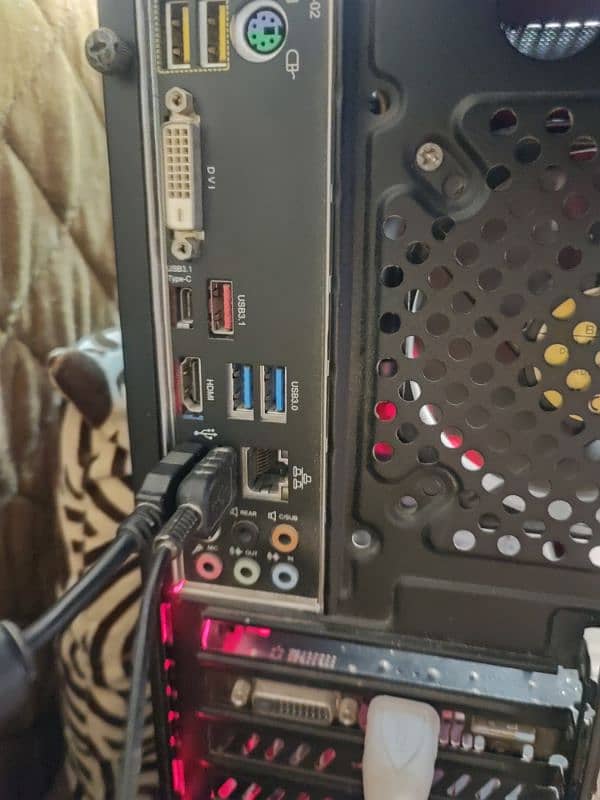 Gaming computer in excellent condition GTX 1050ti and i5 7th gen 4