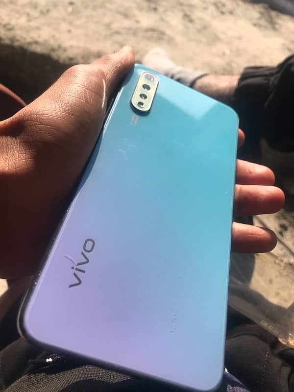 vivo s1 8/256 urgent sale . phone and charinge 2