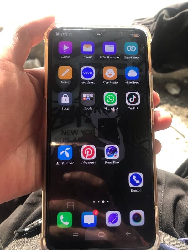 vivo s1 8/256 urgent sale . phone and charinge 3