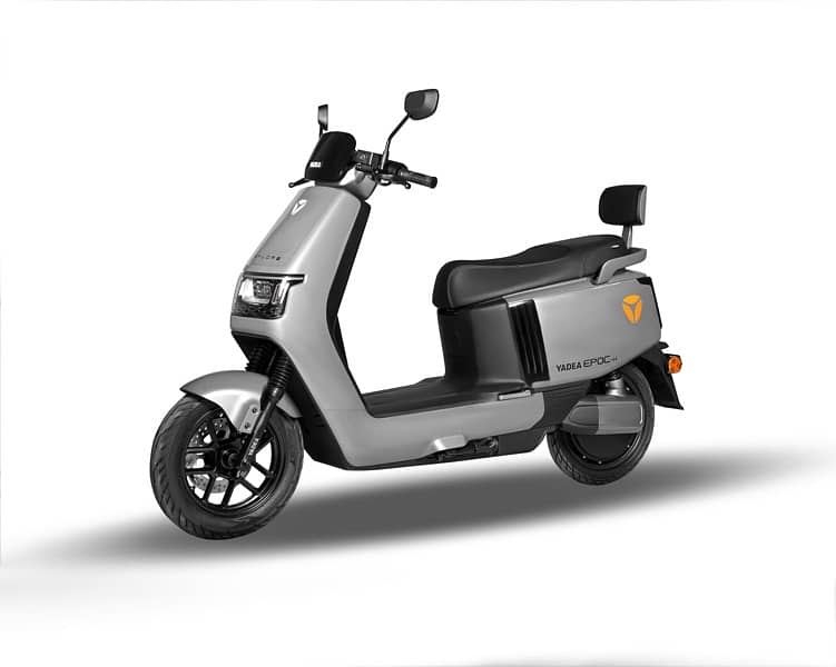 Yadea Electric Scooter EPOC / Scooty Bike Aima Metro Ramza Revoo Evee 4