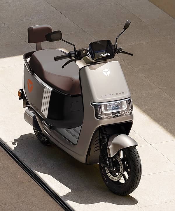 Yadea Electric Scooter EPOC / Scooty Bike Aima Metro Ramza Revoo Evee 16