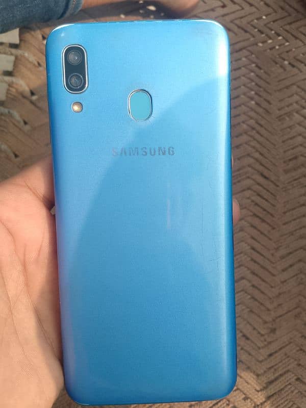 Samsung a30 4gb 64gb 1