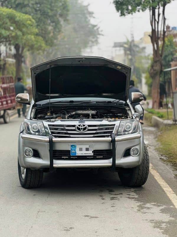 Toyota Hilux vigo champ 2012 8