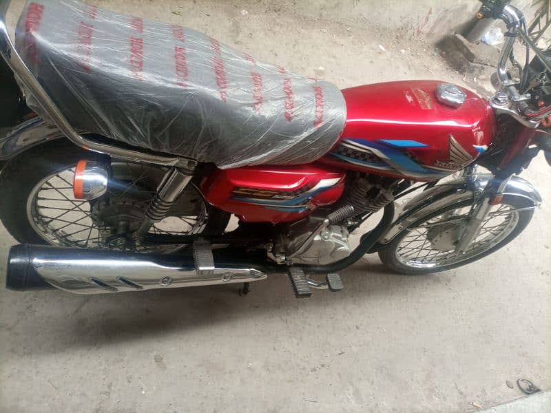 Honda 125 in lush and new condition 3