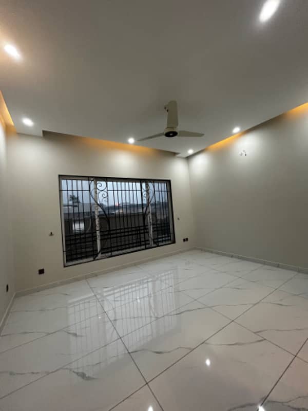 10 Marla Ground portion for RENT in Bahria Town Phase 7 4