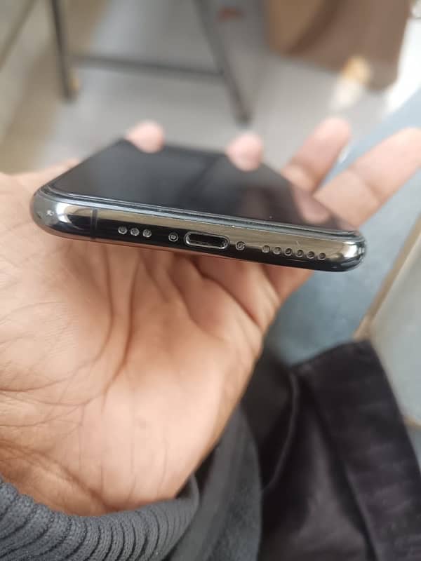 iPhone 11 Pro 256gb pta approved 3