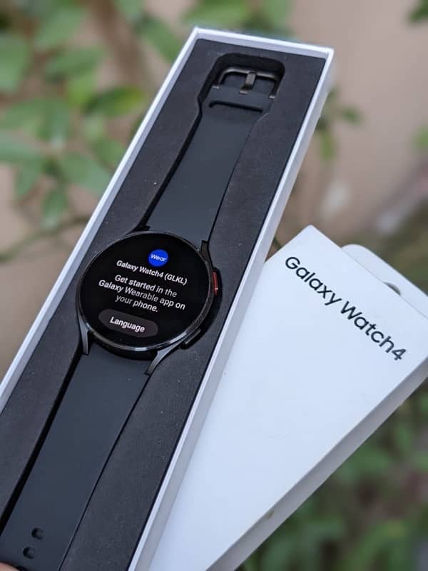 Samsung Watch 4 44mm Box Open 2