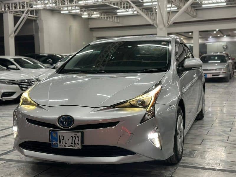 Toyota Prius 2017 4